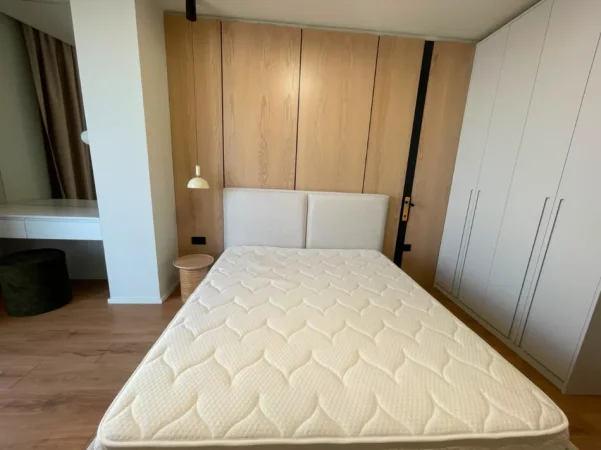 Tirane, jepet me qera apartament 1+1 , 850 € 