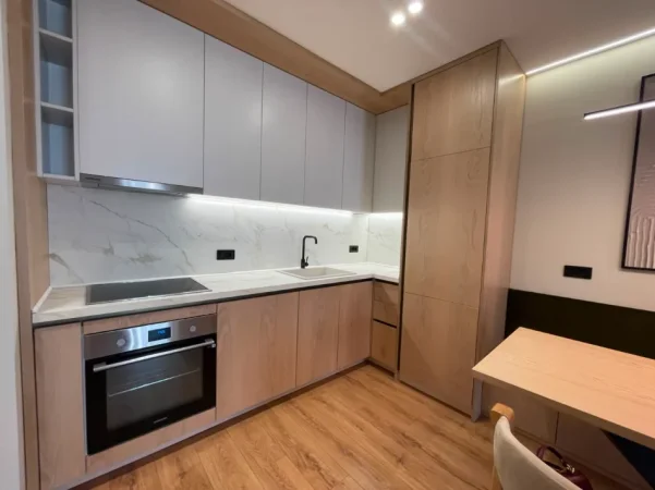 Tirane, jepet me qera apartament 1+1 , 850 € 