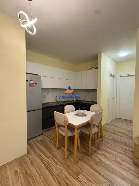 Tirane, jepet me qera apartament 2+1+Ballkon Kati 6, 89 m² 750 € 