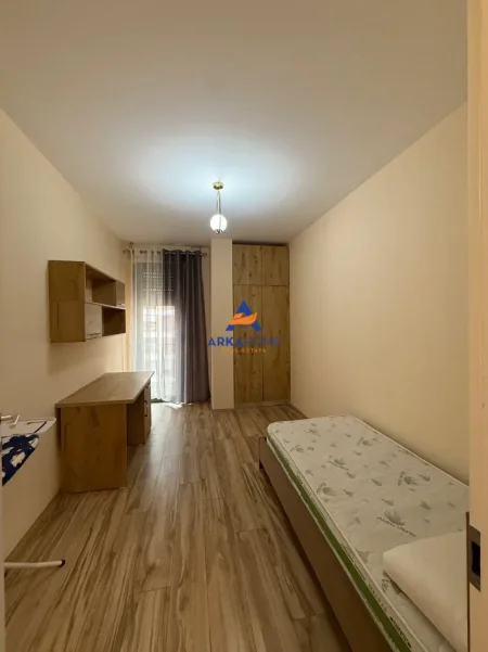 Tirane, jepet me qera apartament 2+1+Ballkon Kati 6, 89 m² 750 € 