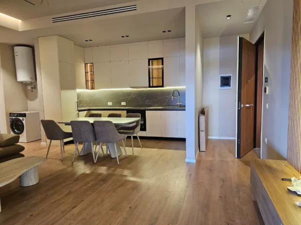 Tirane, jepet me qera apartament 2+1 , 120 m² 1.500 € (Kompleksi Delijorgji)