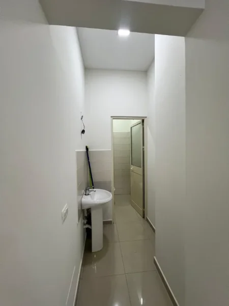 Durres, jepet me qera ambjent biznesi Kati 0, 70 m² (Durres)