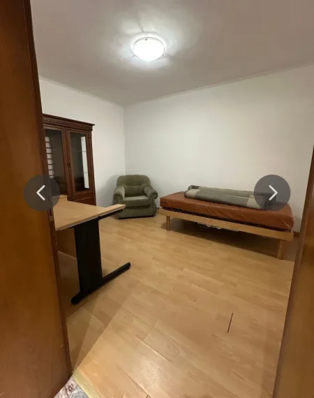 Tirane, jepet me qera ambjent biznesi Kati 2, 106 m² 700 € (Sheshi Willson)