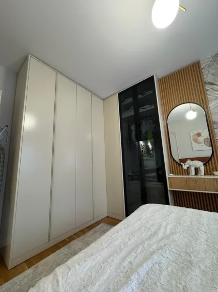 Tirane, jepet me qera apartament 1+1+Ballkon Kati 2, 75 m² 900 € 