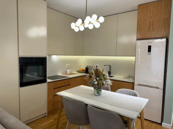 Tirane, jepet me qera apartament 1+1+Ballkon Kati 2, 75 m² 900 € 