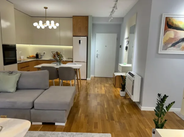 Tirane, jepet me qera apartament 1+1+Ballkon Kati 2, 75 m² 900 € 