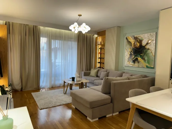 Tirane, jepet me qera apartament 1+1+Ballkon Kati 2, 75 m² 900 € 