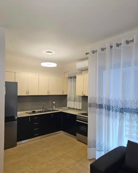 Tirane, jepet me qera apartament 2+1 Kati 2, 80 m² 550 € (5 MAJI)