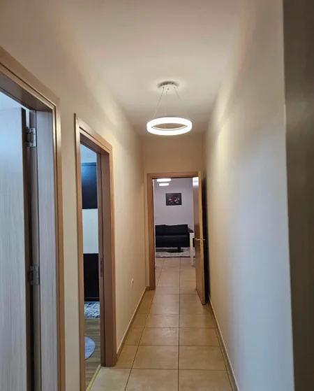 Tirane, jepet me qera apartament 2+1 Kati 2, 80 m² 550 € (5 MAJI)
