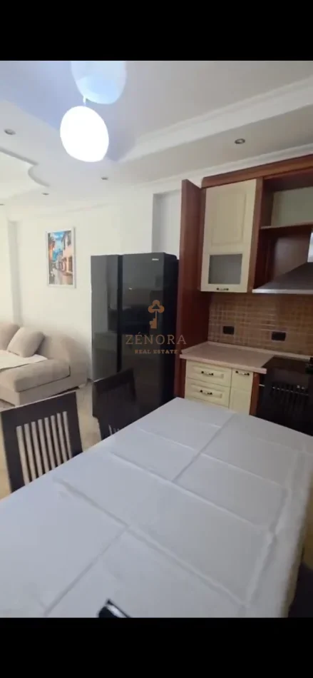 Tirane, jepet me qera apartament 2+1+Ballkon Kati 5, 100 m² 1.400 € (Bulevardi Zhanë D'Ark)