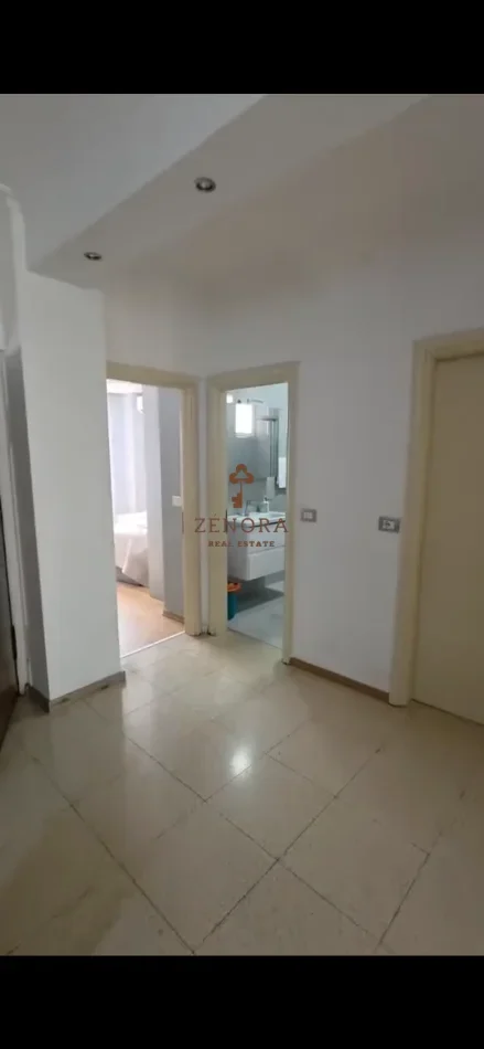Tirane, jepet me qera apartament 2+1+Ballkon Kati 5, 100 m² 1.400 € (Bulevardi Zhanë D'Ark)