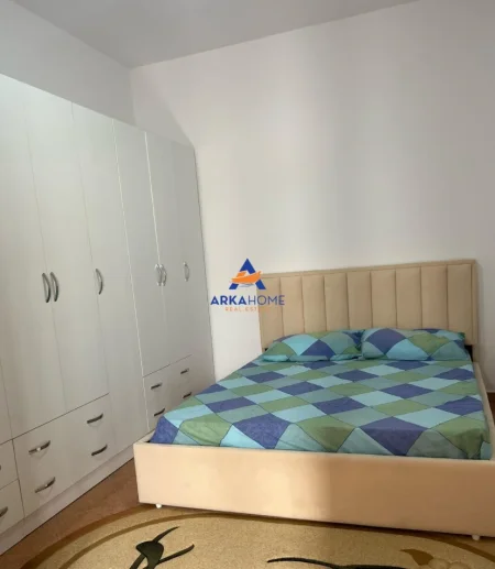 Tirane, jepet me qera apartament 2+1+Ballkon Kati 2, 90 m² 535 € 