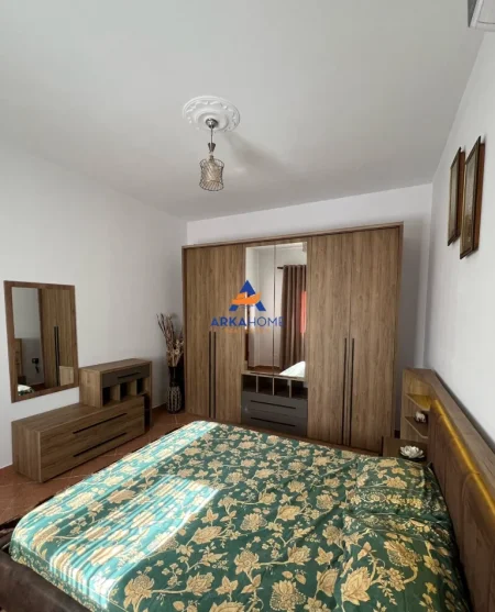 Tirane, jepet me qera apartament 2+1+Ballkon Kati 2, 90 m² 535 € 