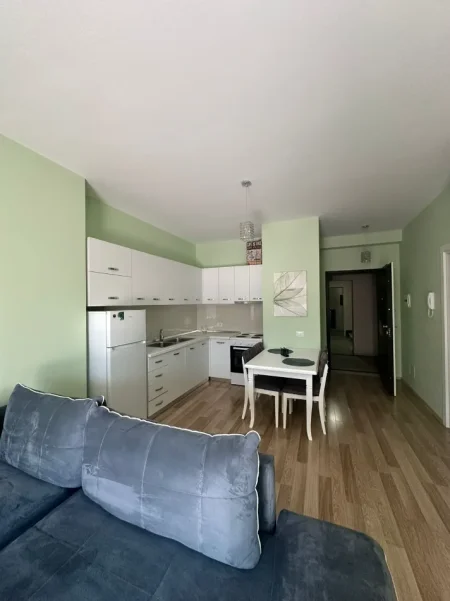 Tirane, jepet me qera apartament 1+1 Kati 9, 70 m² 700 € (QENDER)