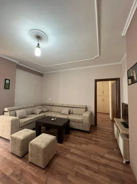 Tirane, jepet me qera apartament 2+1 Kati 2, 115 m² 600 € (Don Bosko, prane Hotel Ferrarit)