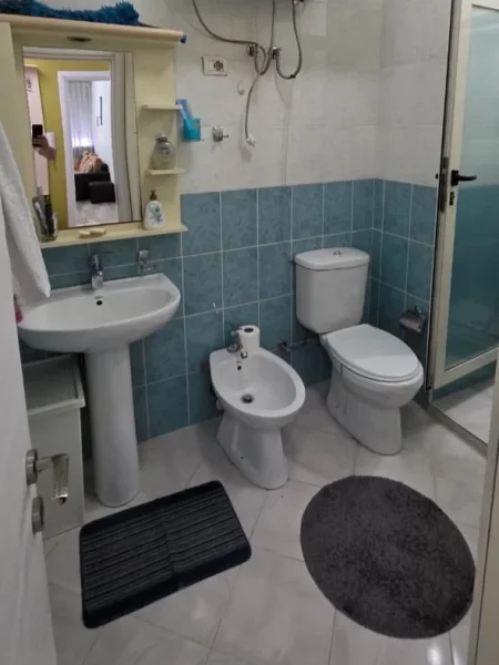 Tirane, jepet me qera apartament 2+1+Ballkon Kati 2, 98 m² 450 € (Astir)