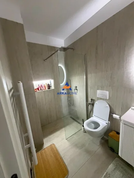 SHITET APARTAMENT 1+1+BALLKON "LIQENI I THATE" 17.500.000 LEKË
