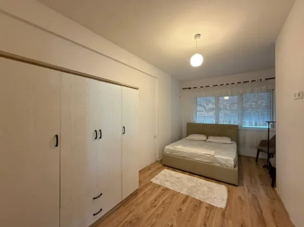 Tirane, jepet me qera apartament 2+1 Kati 2, 100 m² 700 € (Liqeni i Thate.)