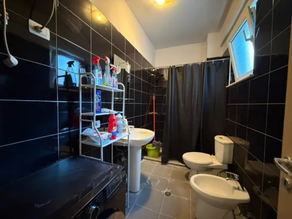 Tirane, jepet me qera apartament 2+1 Kati 2, 100 m² 700 € (Liqeni i Thate.)