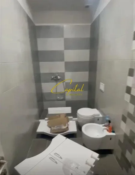 Tirane, jepet me qera apartament 2+1 Kati 1, 92 m² 600 € (KOMPLEKSI GOLDEN PARK 3)