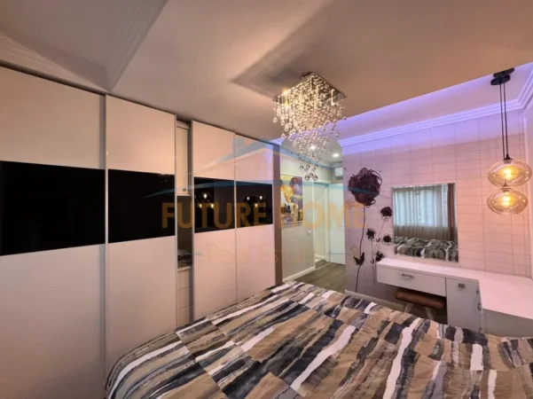 Tirane, jepet me qera apartament 2+1 Kati 3, 120 m² 1.500 € 