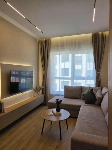 Tirane, jepet me qera apartament 1+1 Kati 5, 70 m² 450 € (ALI DEMI)