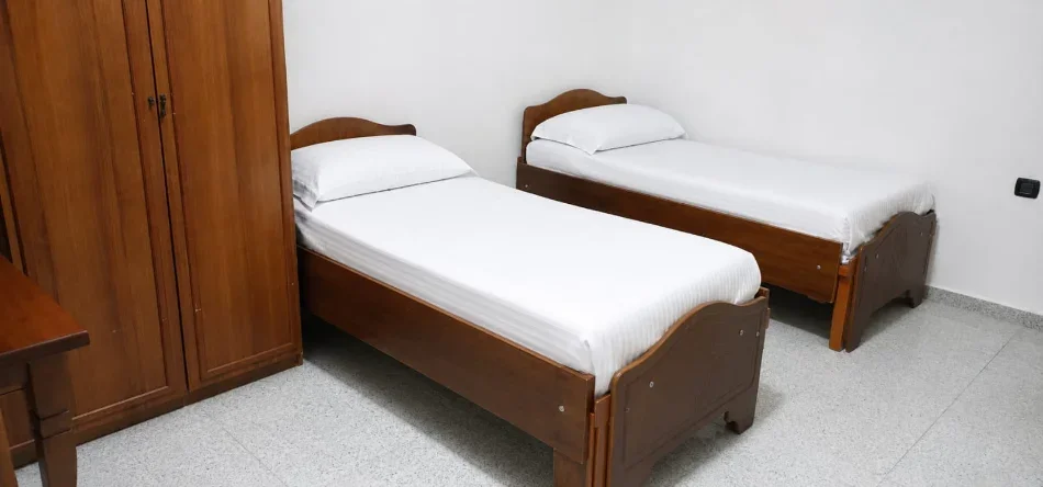 Tirane, jap me qera apartament , 40 m² 200 € (pranë Tregut Elektrik)