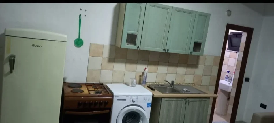Tirane, jap me qera apartament , 40 m² 200 € (pranë Tregut Elektrik)