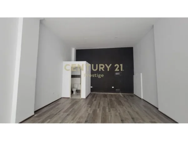 Tirane, jepet me qera ambjent biznesi Kati 0, 60 m² 450 € 