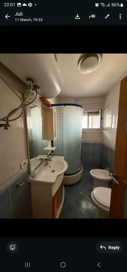Tirane, jepet me qera Apartament 2+1 ,Kati 4 Mobiluar Çmimi 650 E, Përball Delijorgjit, Tiranë