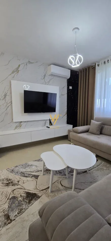 Tirane, jepet me qera apartament 1+1+Ballkon Kati 3, 57 m² 370 € (SHKOZE)