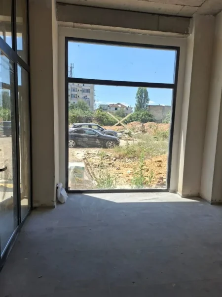 Tirane, jepet me qera ambjent biznesi Kati 1, 20 m² 350 € (Bulevardi i Ri)