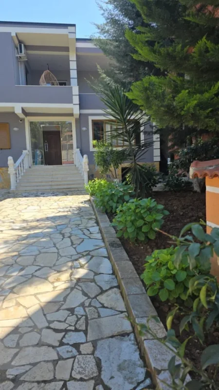 Tirane, shitet apartament 2+1 Kati 3, 600 m² 700000 € (Rruga Leandro Zoto)