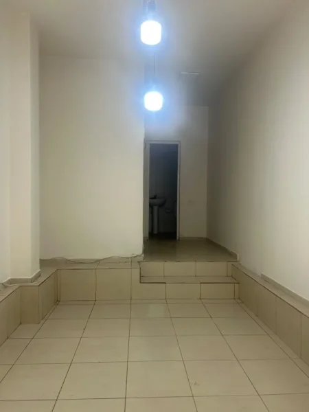 Tirane, jepet me qera ambjent biznesi Kati 1, 30 m² 350 € (Rruga Ferit Xhajko)