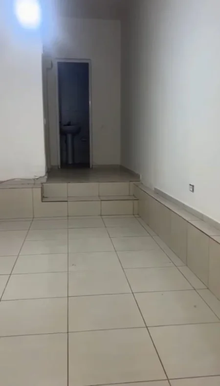 Tirane, jepet me qera ambjent biznesi Kati 1, 30 m² 350 € (Rruga Ferit Xhajko)