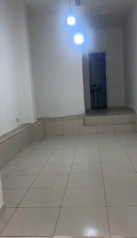 Tirane, jepet me qera ambjent biznesi Kati 1, 30 m² 350 € (Rruga Ferit Xhajko)
