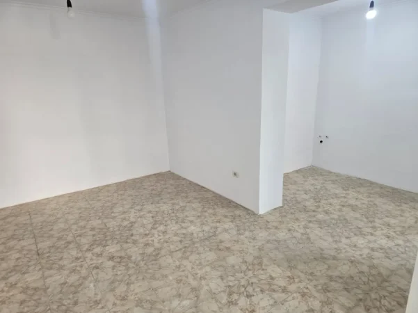 Tirane, shitet ambjent biznesi , 64 m² 195.000 € (Rruga e Kavajës)