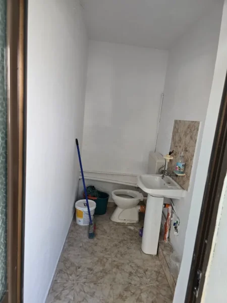 Tirane, shitet ambjent biznesi , 64 m² 195.000 € (Rruga e Kavajës)