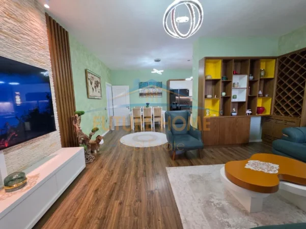 Tirane, jepet me qera apartament 2+1+Ballkon Kati 4, 97 m² 730 € (Fresku)