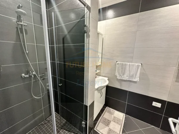 Tirane, jepet me qera apartament 3+1+Ballkon Kati 3, 108 m² 1.100 € (Parku)