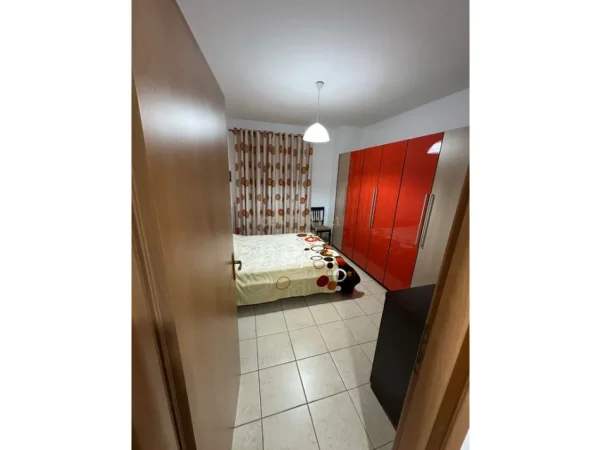 Tirane, jepet me qera apartament 2+1 Kati 3, 107 m² 600 € (Mbikalimi i Komunes)