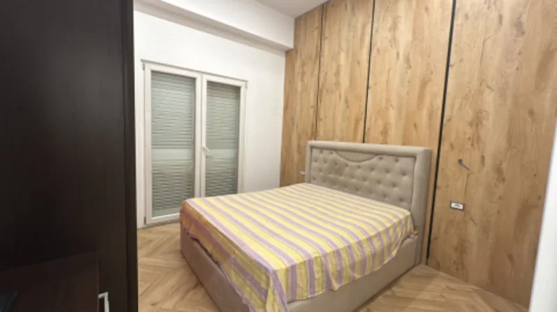 Tirane, jepet me qera apartament 1+1 Kati 1, 55 m² 500 € (Rruga Idriz Dollaku)