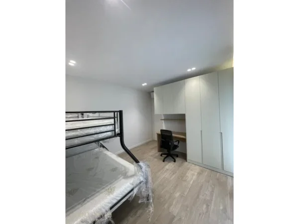 Tirane, jepet me qera apartament 2+1 Kati 3, 103 m² 1.100 € (Liqeni I Thate)
