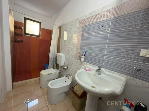 Tirane, jepet me qera apartament 3+1 Kati 1, 91 m² 160.000 € (ali demi prane big market)