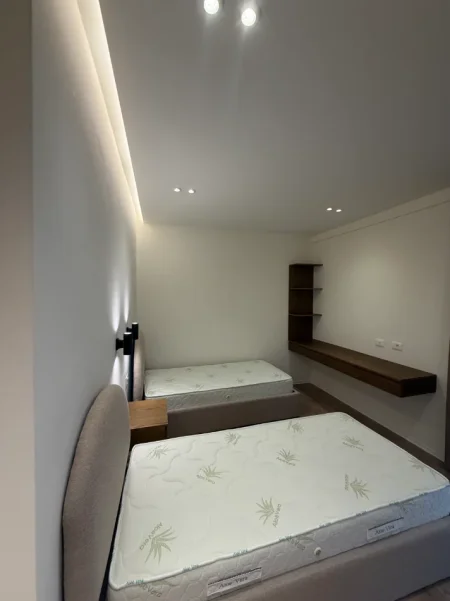 Tirane, jepet me qera apartament 3+1+Ballkon Kati 3, 127 m² 1.100 € 