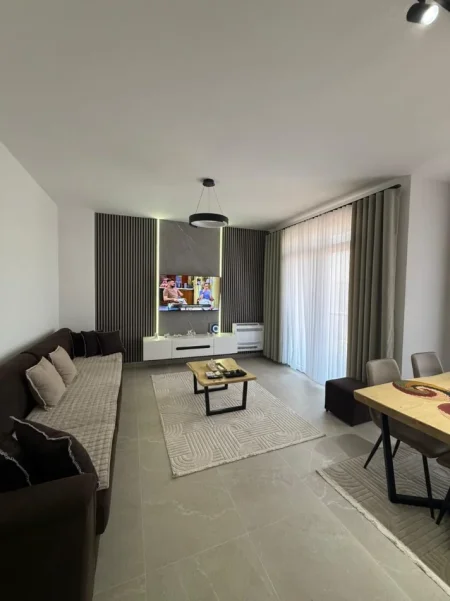 Tirane, jepet me qera apartament 1+1+Ballkon Kati 5, 65 m² 600 € (Rurga Jordan Misja)