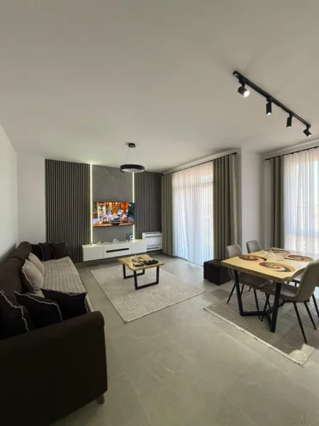 Tirane, jepet me qera apartament 1+1+Ballkon Kati 5, 65 m² 600 € (Rurga Jordan Misja)