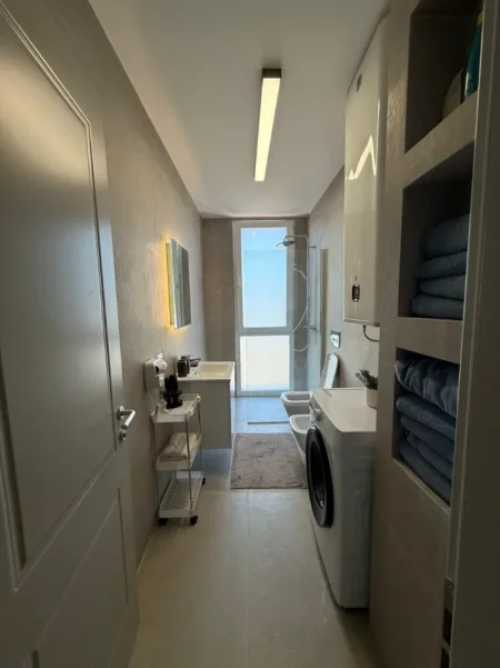 Tirane, jepet me qera apartament 1+1+Ballkon Kati 5, 65 m² 600 € (Rurga Jordan Misja)