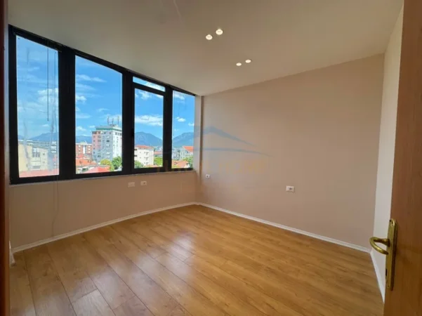 Tirane, shitet apartament 2+1, Kati 6, 97 m² 210.000 € (Ish Tregu Elektrik)