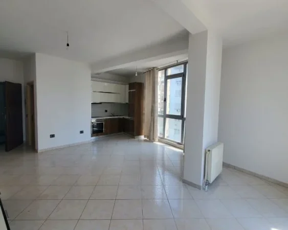 Tirane, jepet me qera dyqan Kati 6, 110 m² 1.300 € (komuna e parisit)